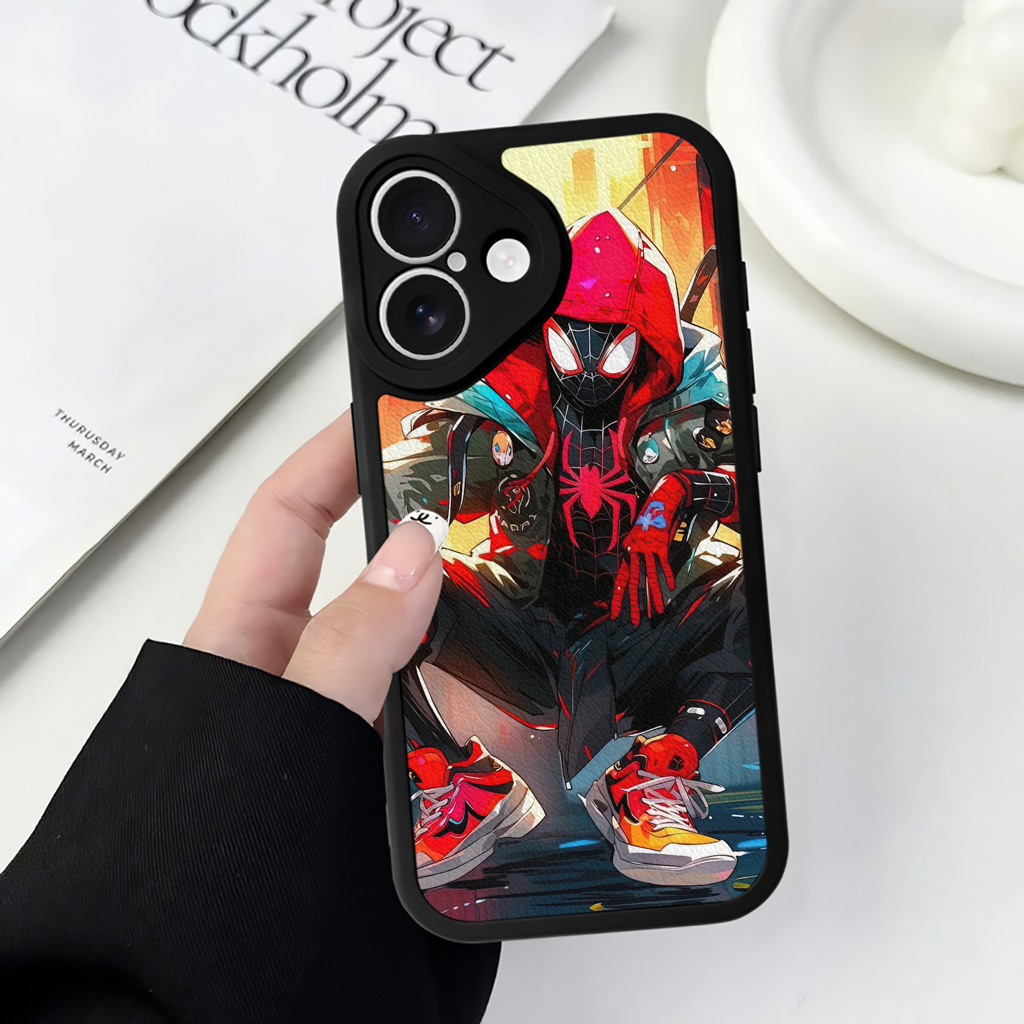 （画像用） Spider Man スパイダーマン 【iPhone 16シリーズ対応】シリコンスマホケース（レザー調） 材質：シリコン